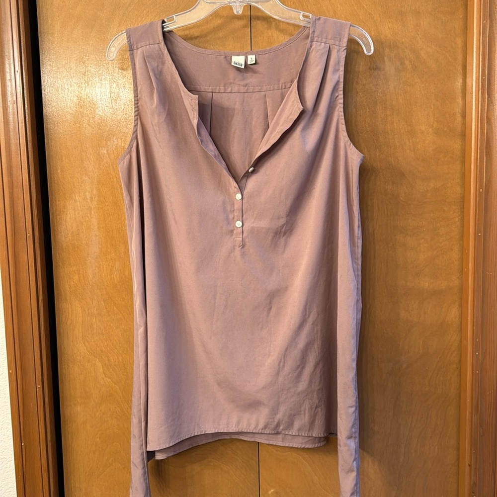 14th & Union sleeveless blouse
